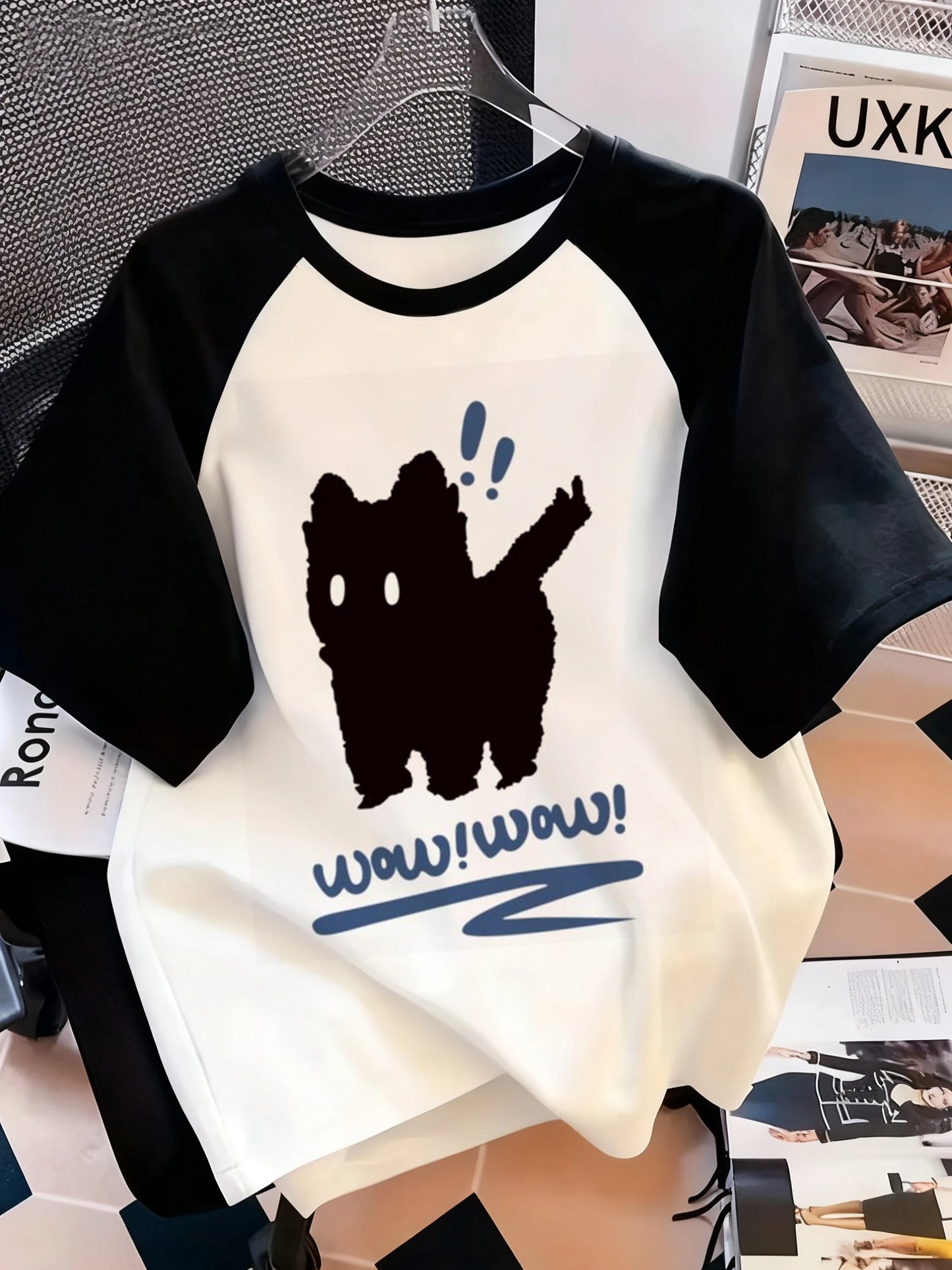 T-shirt con stampa della lettera del gatto
