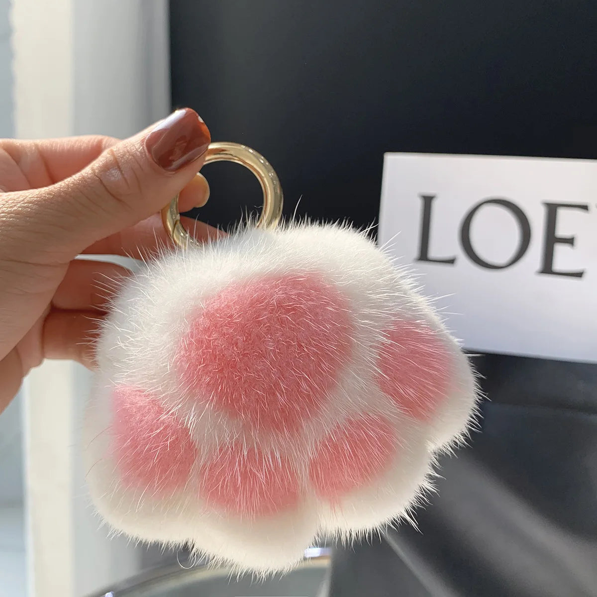 Móc khóa chân mèo lông xù