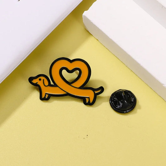Alfinete de esmalte Dachshund embrulhado em coração