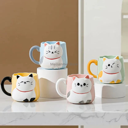 Tasse mignonne de chat de dessin animé