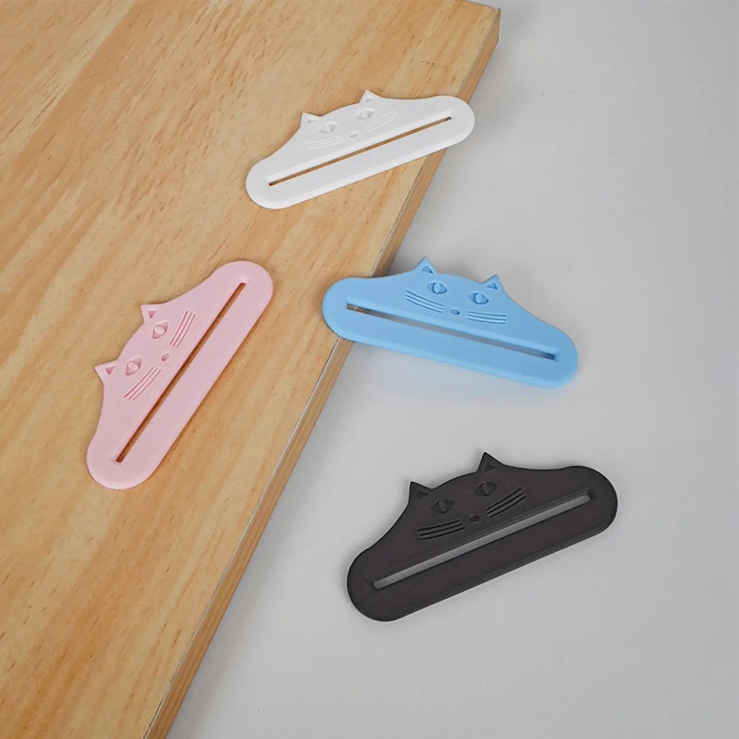 Cat Food Pouch Squeezer