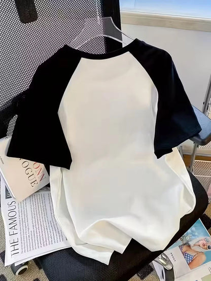 T-shirt con stampa della lettera del gatto