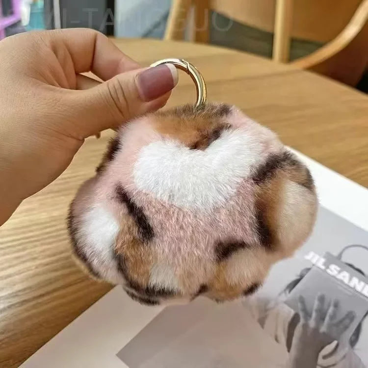 Móc khóa chân mèo lông xù