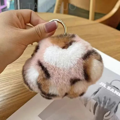 Móc khóa chân mèo lông xù